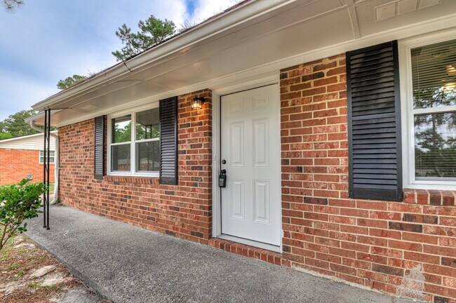Building Photo - 2328 Prague Ct