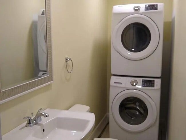 Building Photo - 852 Hadley Rd