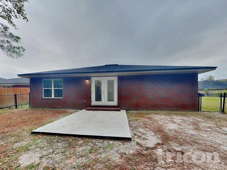 Building Photo - 45197 Weaver Cir