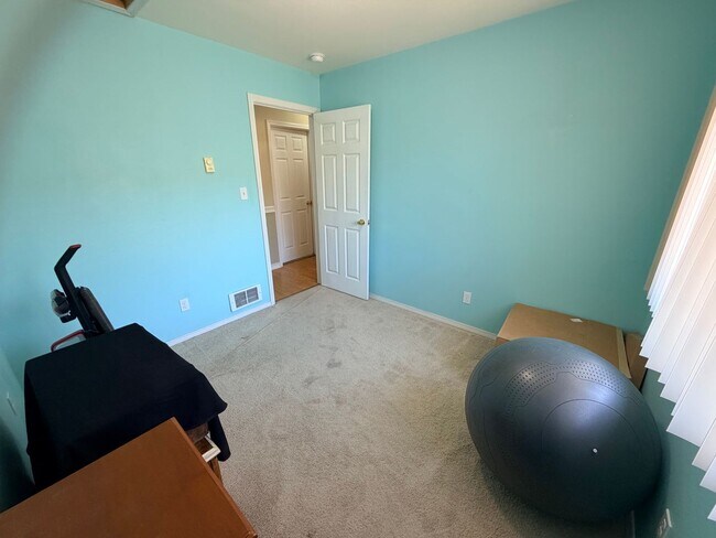 Building Photo - EPHRATA- 2+ bed/2 bath home with private deck w/ hillside views, d/w, a/c and garage! W/S/G paid!