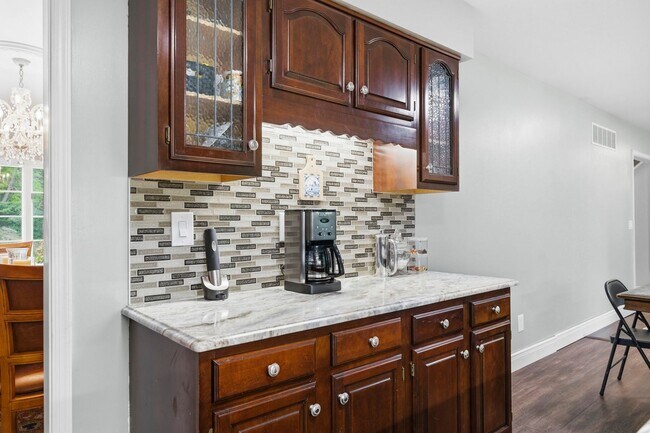 Building Photo - 1126 Somerset Ln