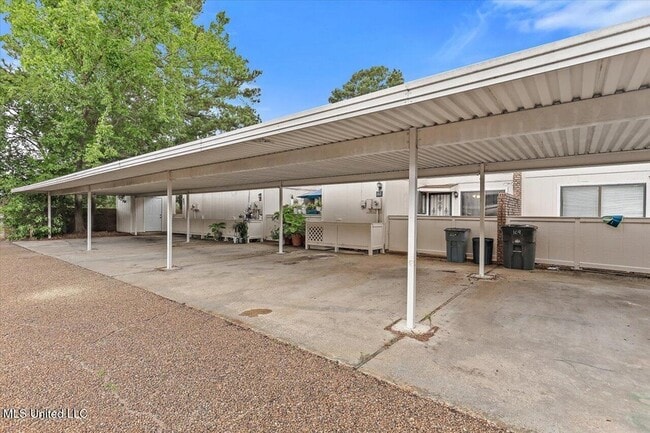 Building Photo - 167 Lakebend Cir