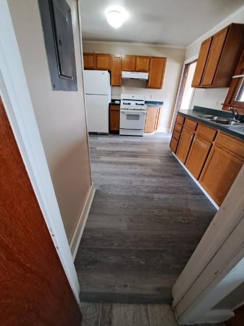Kitchen - 174 Johnson Ave