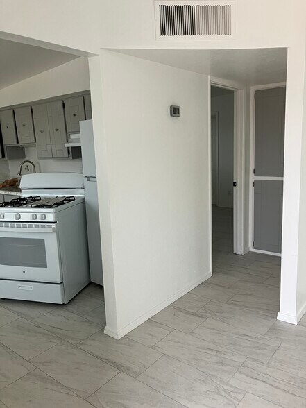 Building Photo - 2832 N Sparkman Blvd