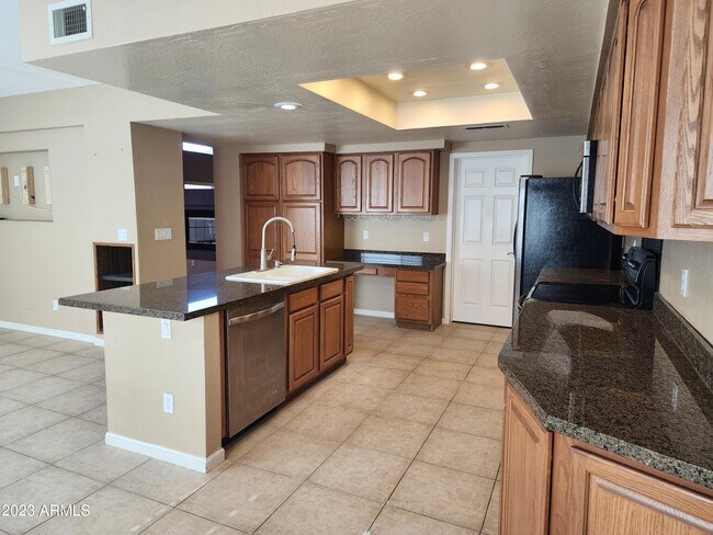 Building Photo - 6435 E Redmont Dr