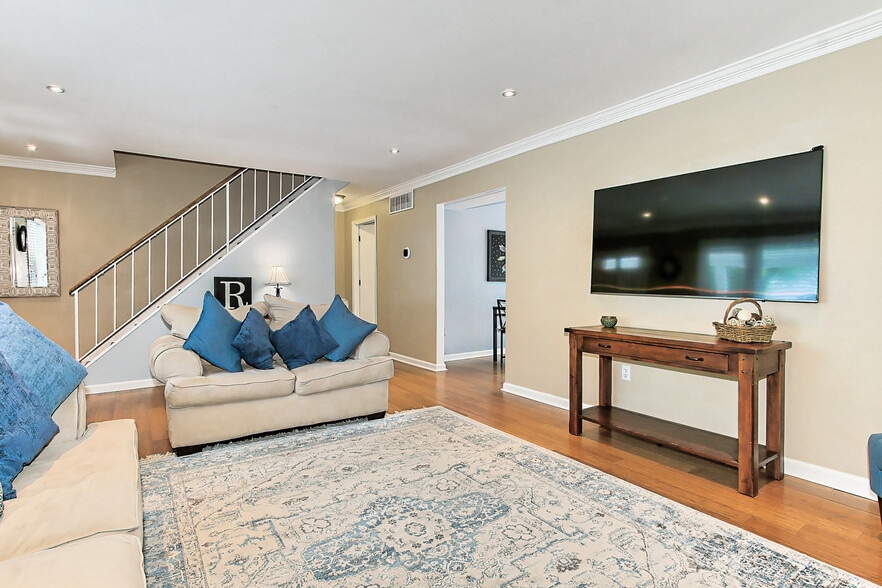 Building Photo - 13007 Melville Ln