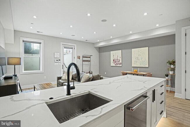 Building Photo - 725 Euclid St NW