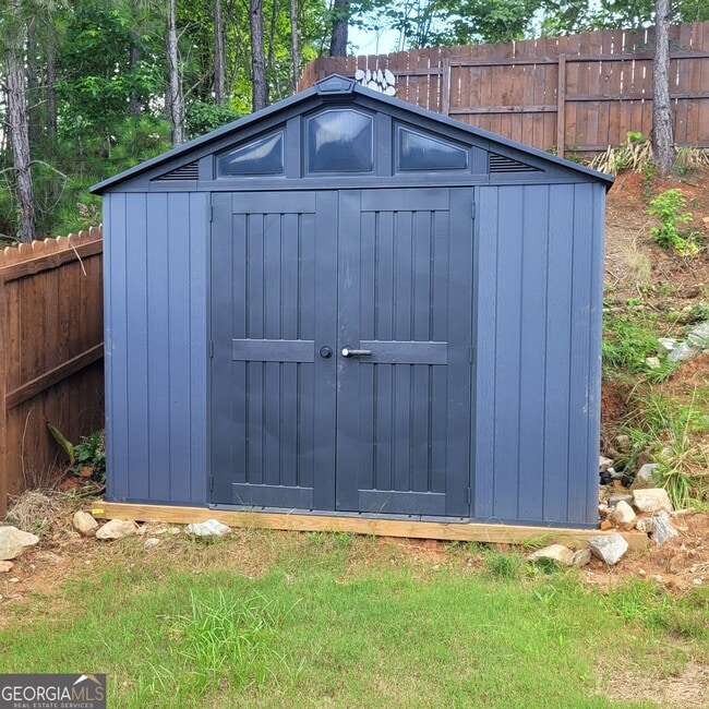 Building Photo - 220 River Meadow Dr