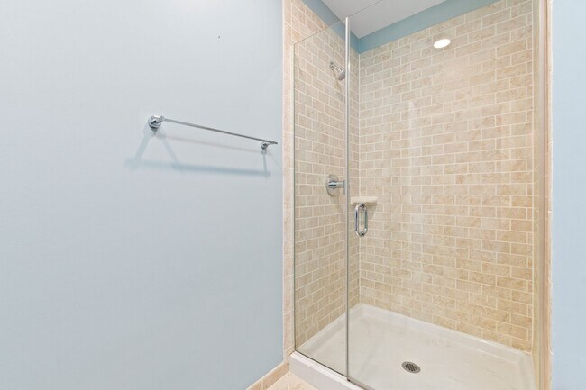Building Photo - Stunning Studio Apartment with Spectacular...