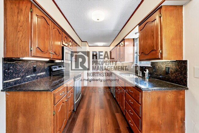 Building Photo - 902 Arrowhead Dr