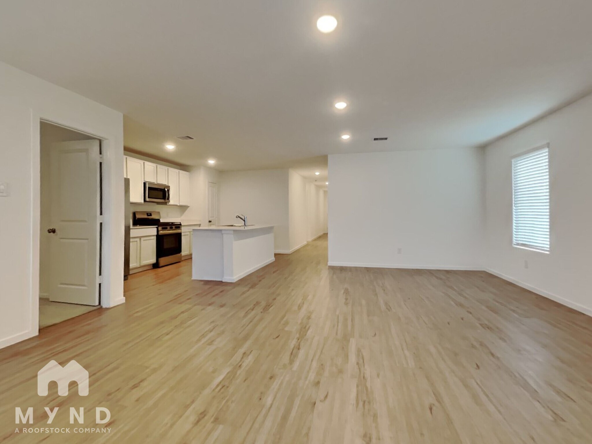 Building Photo - 21645 Balzola Ln