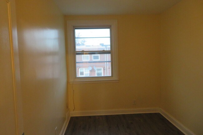 Building Photo - 1031 Disston St