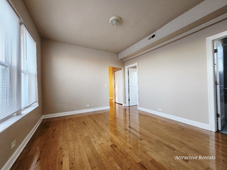 Building Photo - 6507 S Ingleside Ave