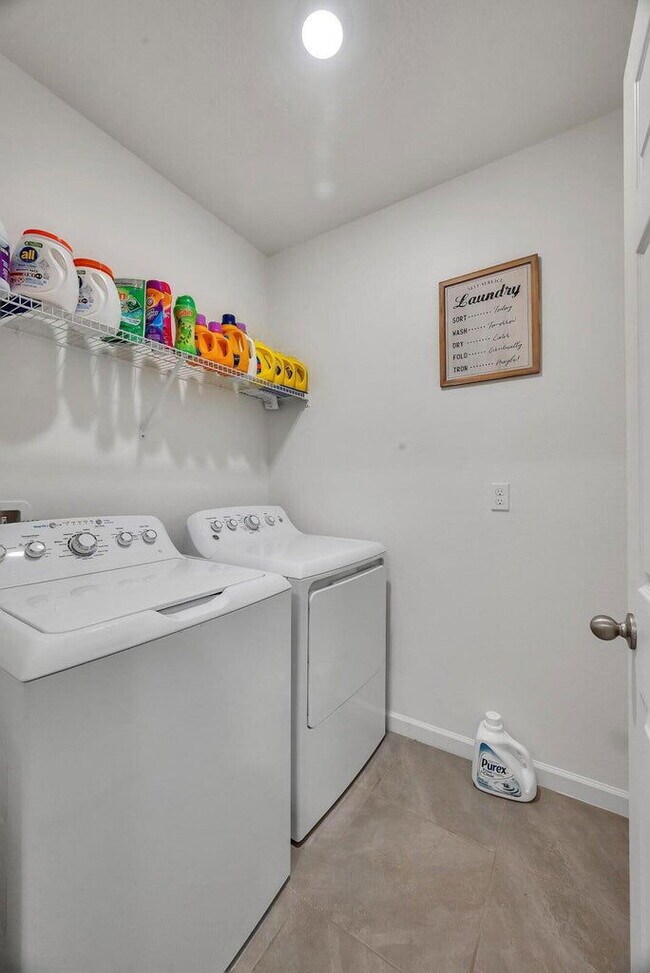 Building Photo - 5306 Entertainment Way