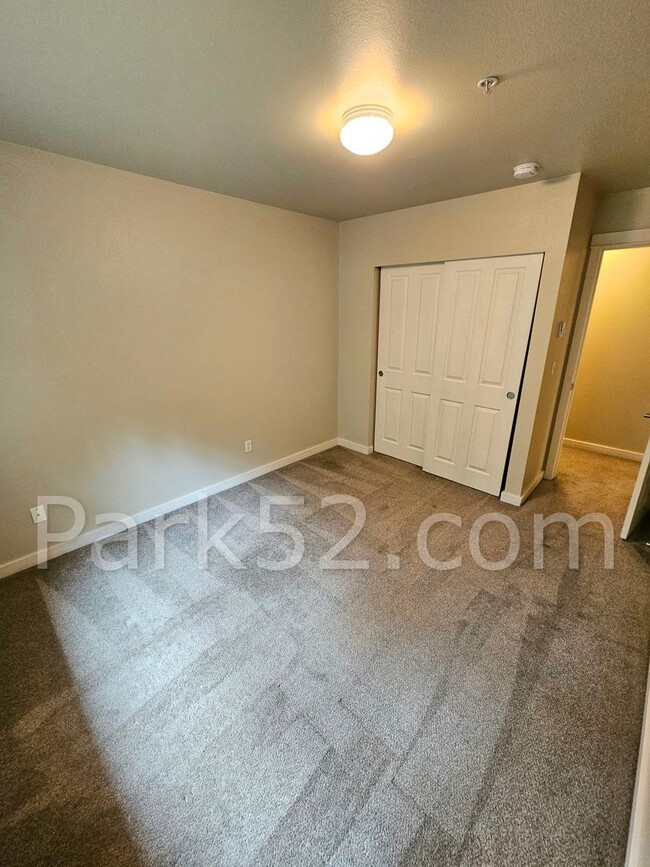 Building Photo - $500 Off 1st Full Month! 3 Bedroom Upper L...