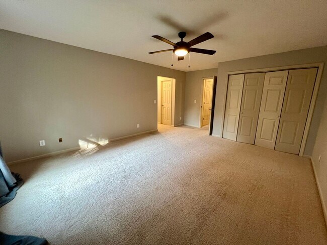 Building Photo - 1302 Honeywood Pl