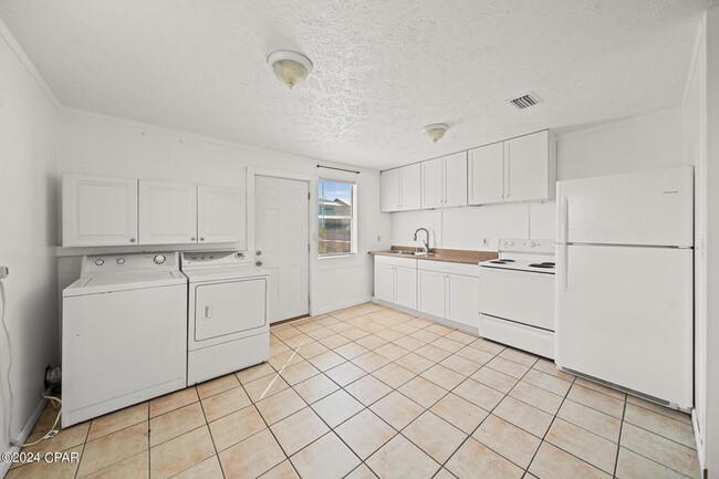 Building Photo - 6319 Sunset Ave