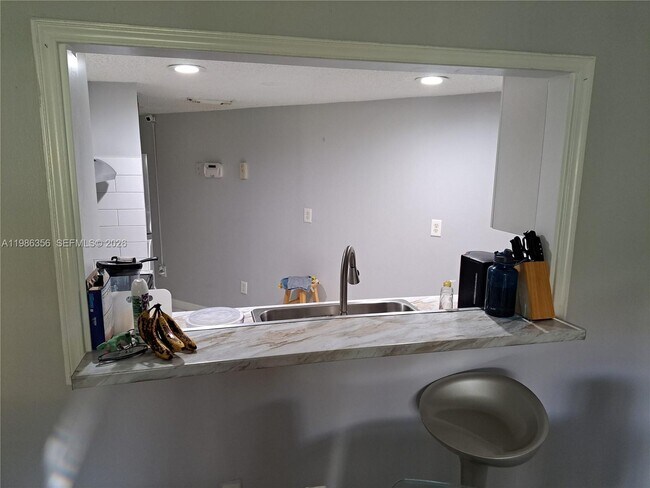 Building Photo - 9708 SW 138th Ave