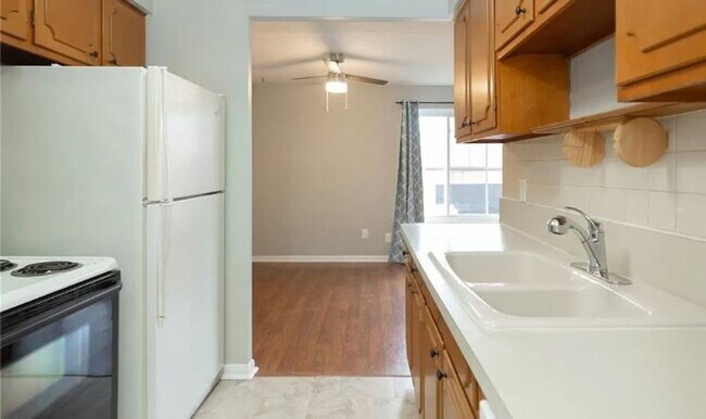 Building Photo - 22081 River Oaks Dr