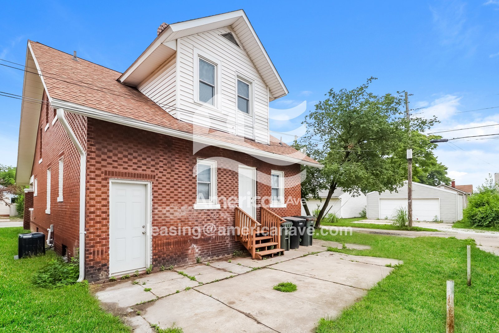 Building Photo - 831 S Walnut St