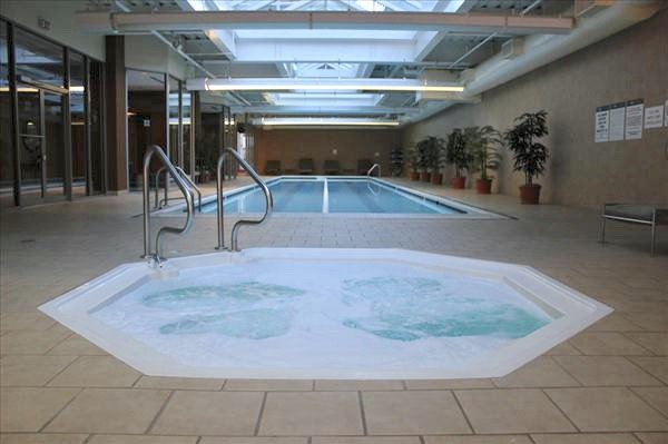 Indoor Pool + Jacuzzi - 222 Columbus N Dr