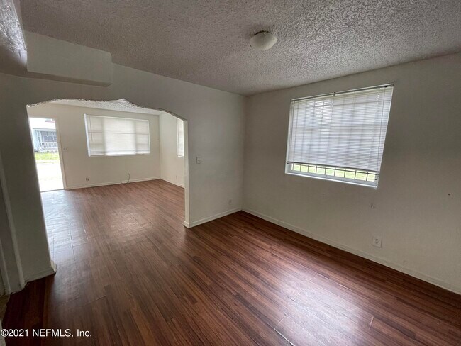 Building Photo - 1717 W 26th St