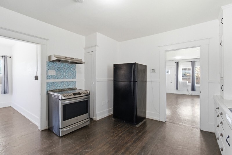 Building Photo - 423 Mill St