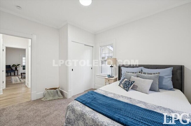 Building Photo - 1044 Hawk St