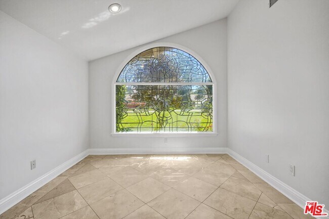 Building Photo - 1515 Outlook Cir