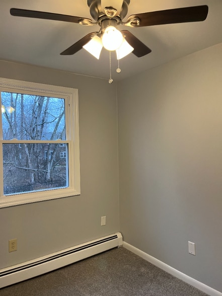 Building Photo - 30 Carolyn Terrace