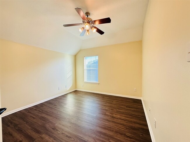 Building Photo - 4442 Chestnut Cir