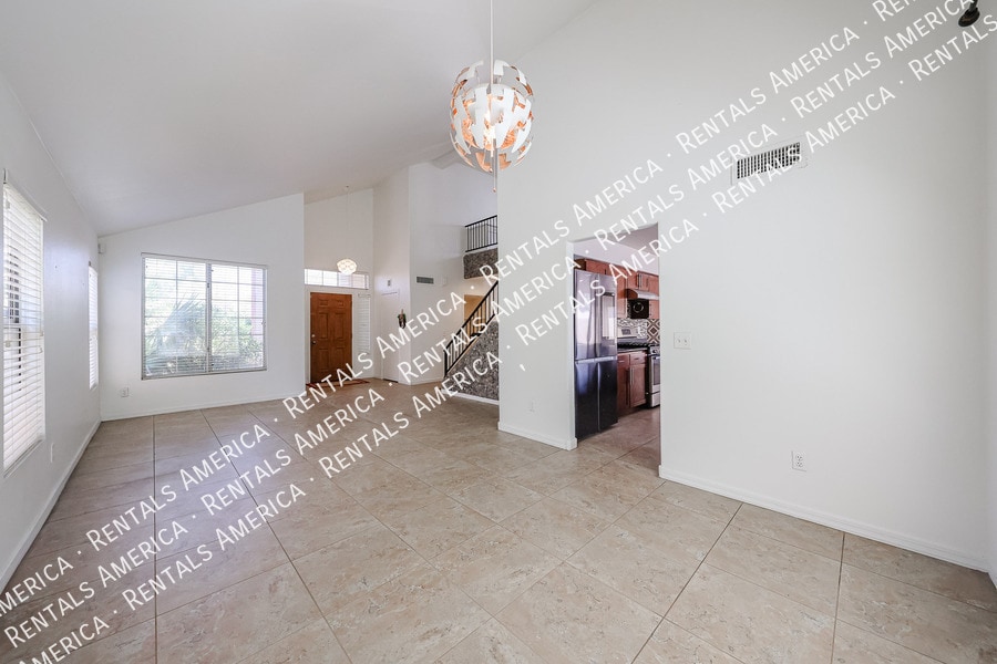 Building Photo - 820 N Granada Dr