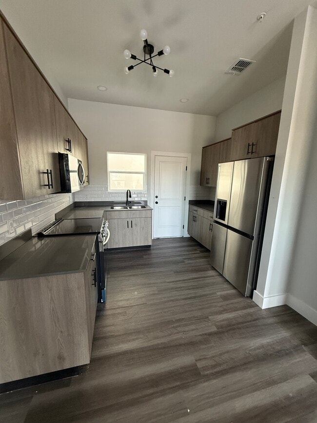 Building Photo - 2900 W Pike Blvd