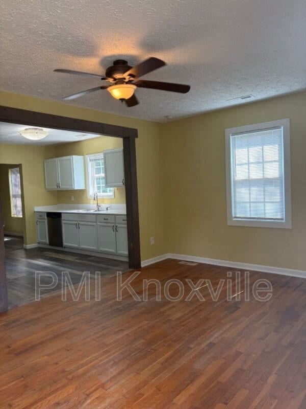 Building Photo - 2340 Boxwood Ln NE