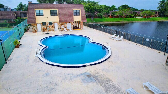Building Photo - 744 Springdale Cir