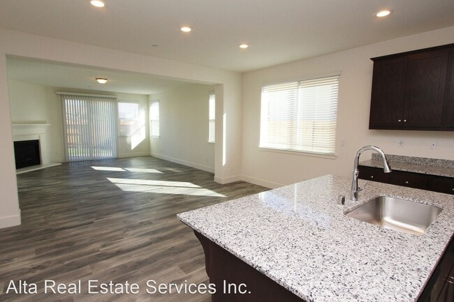 Building Photo - 4 br, 2 bath House - 1136 Pearl Drive