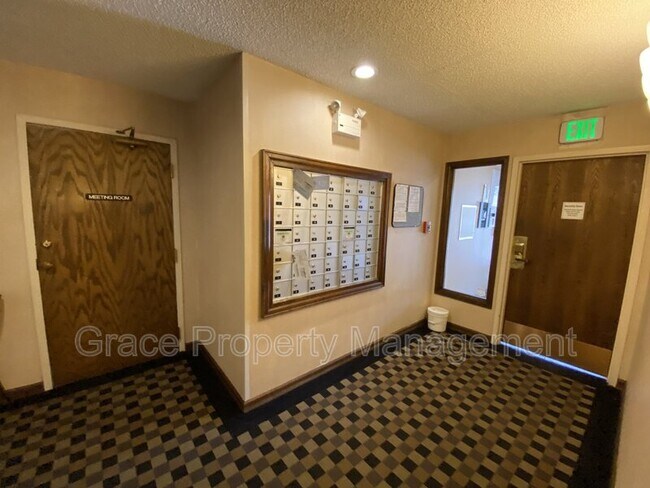 Building Photo - 555 E 10th Ave