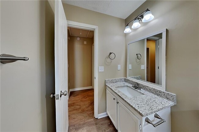 Building Photo - 4220 E Meadow Dr