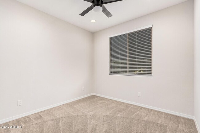 Building Photo - 8828 W Palo Verde Dr