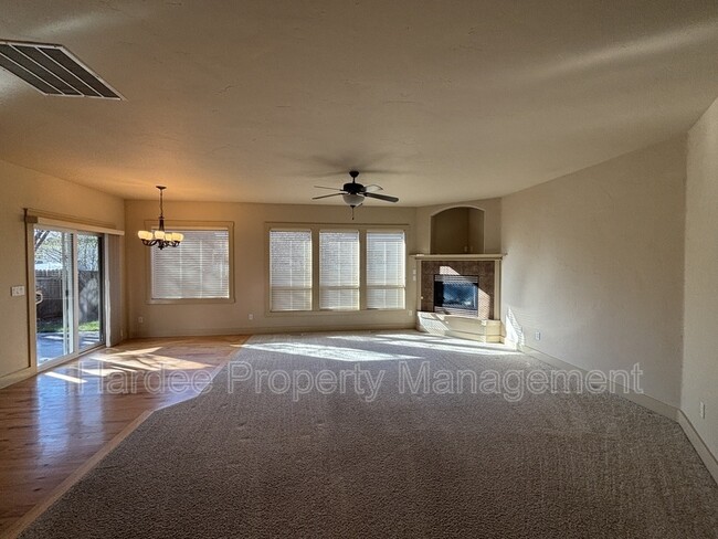 Building Photo - 6251 W Geneva St