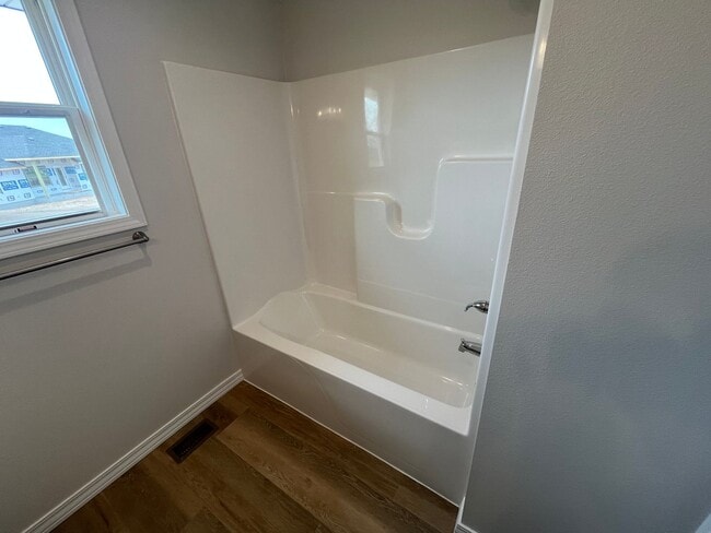 Building Photo - Beautiful, brand-new, 3-bedroom, 2-bath home in Nixa with a 3-car garage.