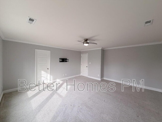 Building Photo - 9058 White Oak Hill Rd