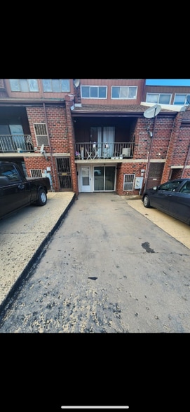 Primary Photo - 7755 Oxford Ave