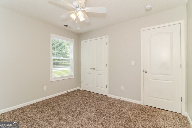 Building Photo - 218 Comet Ct