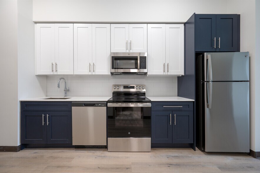 Building Photo - 857 Bergen Ave