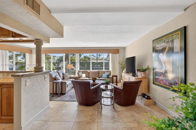 Building Photo - 180 Isle of Venice Dr