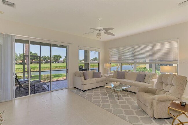 Building Photo - 549 Fallbrook Dr