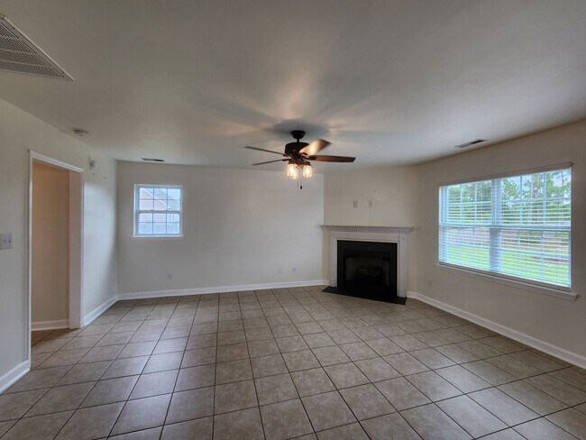 Building Photo - 208 Lockwood Ct