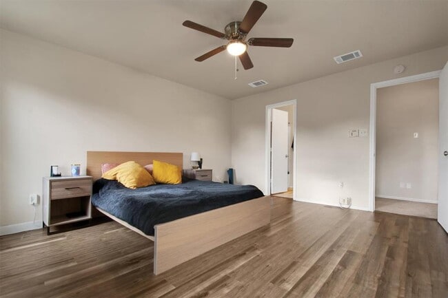 Building Photo - 18205 Topsail St