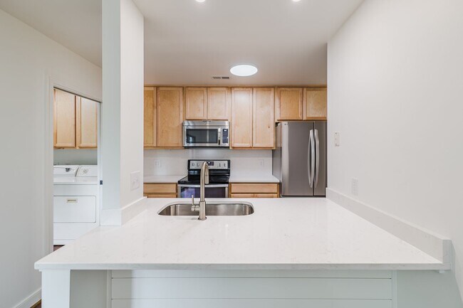 Building Photo - 1703 Choate Pl